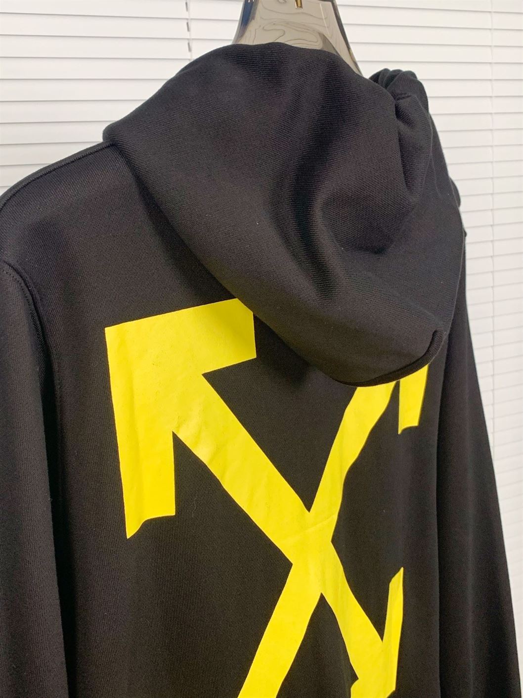 OFF-WHITE ARROW CARAVAGGIO MERCY SKATE HOODIE BLACK YELLOW MULTI - OS016