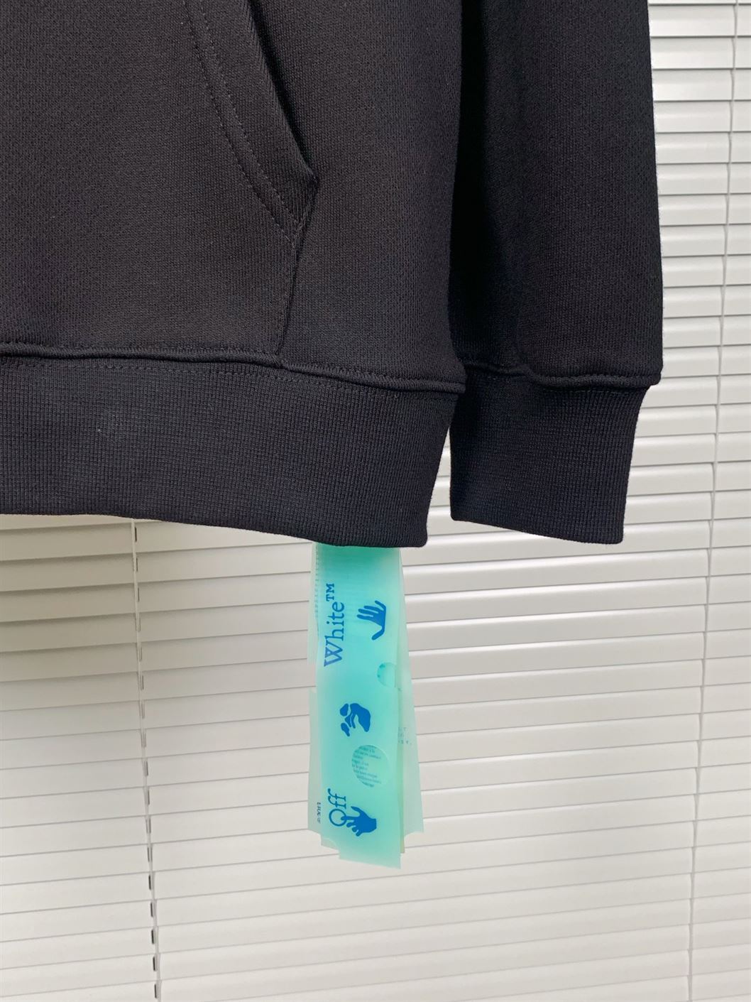 OFF-WHITE ARROW CARAVAGGIO MERCY SKATE HOODIE BLACK YELLOW MULTI - OS016