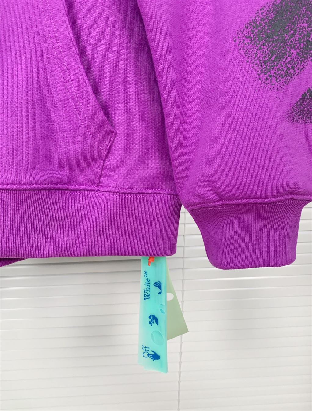 OFF-WHITE ARROWS-PRINT DRAWSTRING HOODIE - OS013