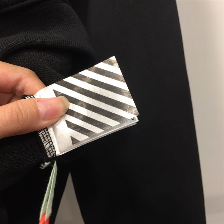 OFF-WHITE CARAVAGGIO ARROW HOODIE - OS004