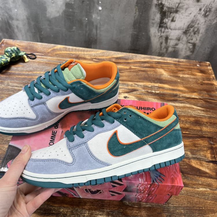 OTOMO KATSUHIRO X NIKE SB DUNK LOW SNEAKER - NSN003