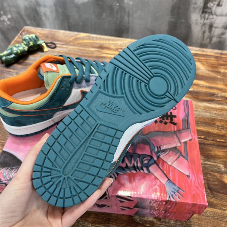 OTOMO KATSUHIRO X NIKE SB DUNK LOW SNEAKER - NSN003