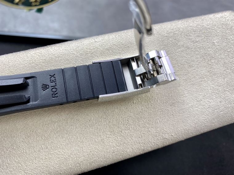 ROLEX OYSTER PERPETUAL SUPERLATIVE CHRONOMETER OFFICIALLY CERTIFIED