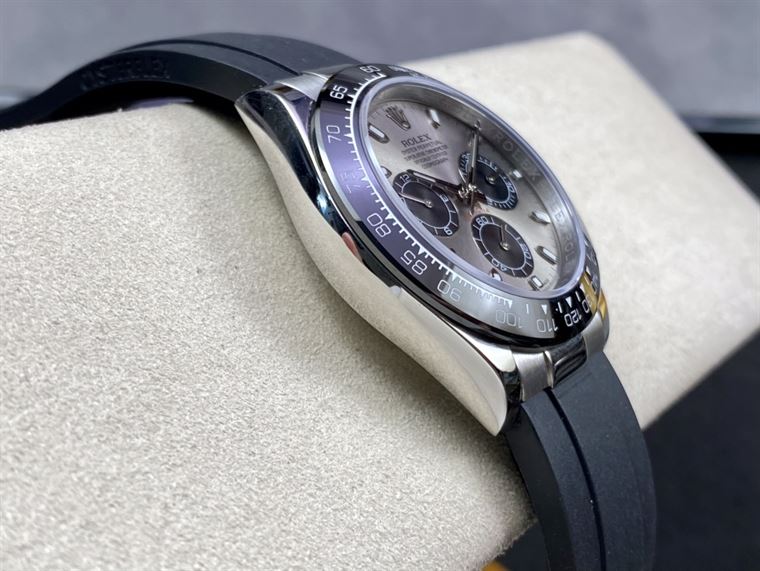 ROLEX OYSTER PERPETUAL SUPERLATIVE CHRONOMETER OFFICIALLY CERTIFIED