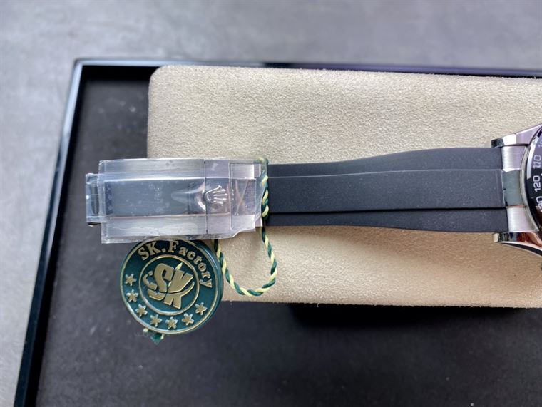 ROLEX OYSTER PERPETUAL SUPERLATIVE CHRONOMETER OFFICIALLY CERTIFIED