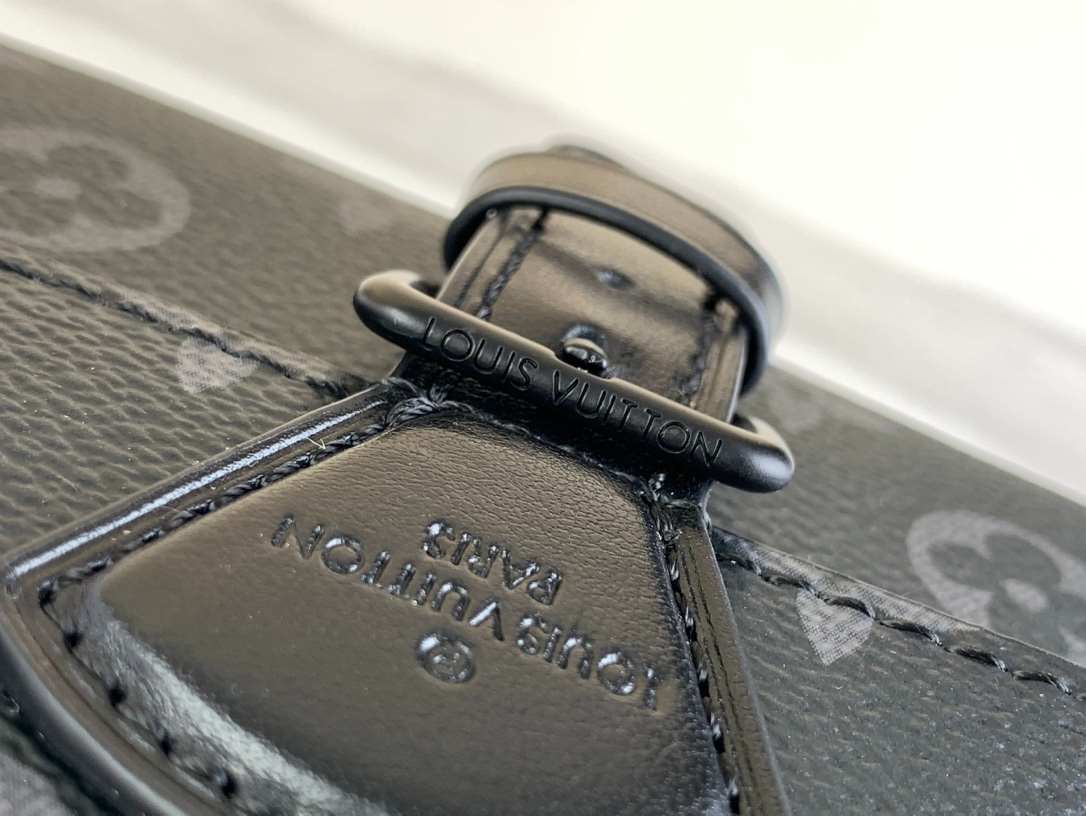 Louis Vuitton Montsouris Wearable Wallet Black - LW132