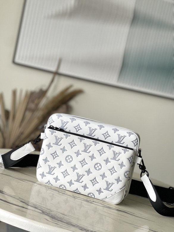Louis Vuitton Trio Messenger White Bag