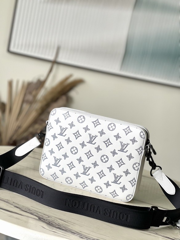 Louis Vuitton Trio Messenger White Bag