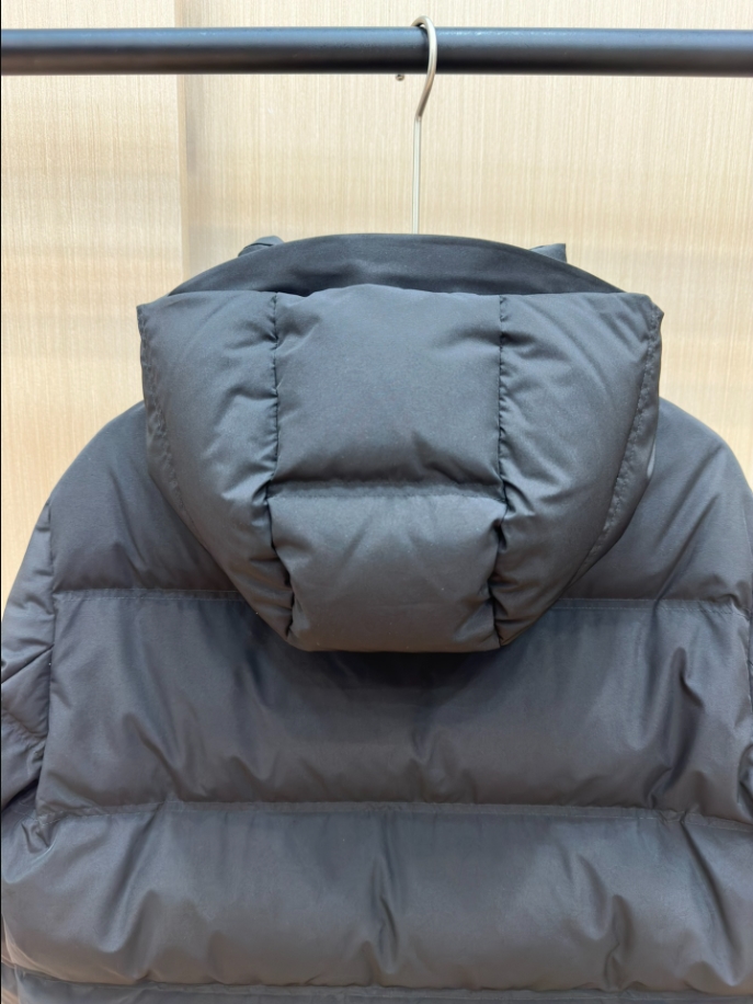 MONCLER Puff Black Hooded Coat - MC142