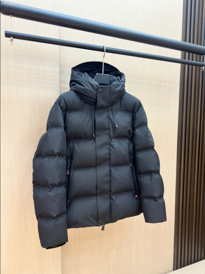 MONCLER Puff Black Hooded Coat - MC142