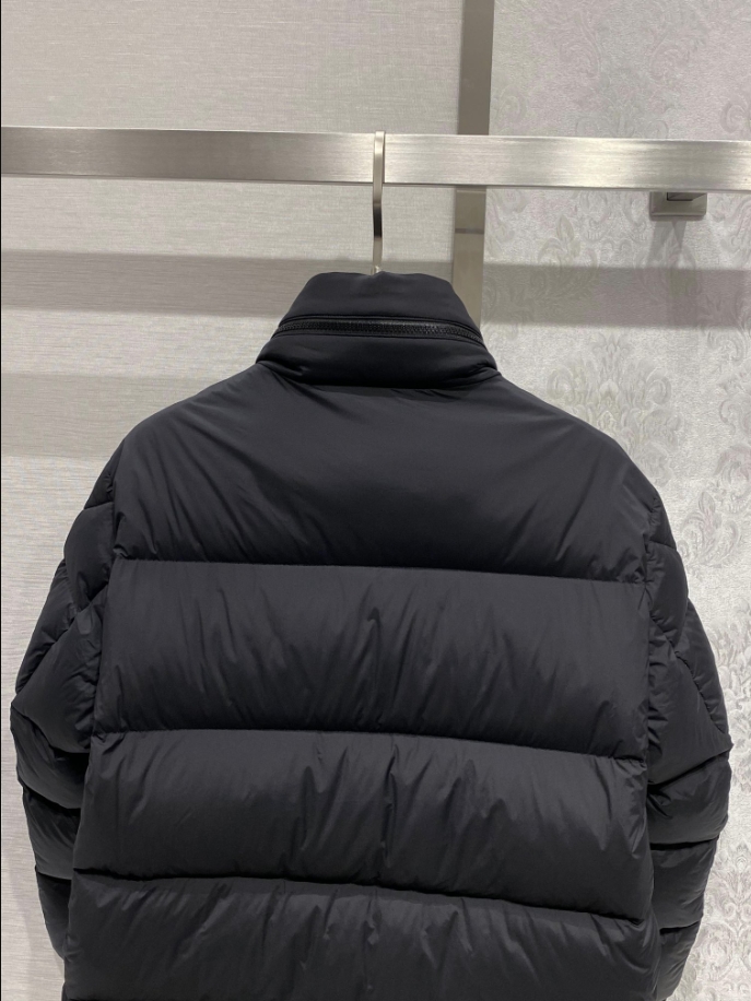 MONCLER Short Down Black Coat - MC147