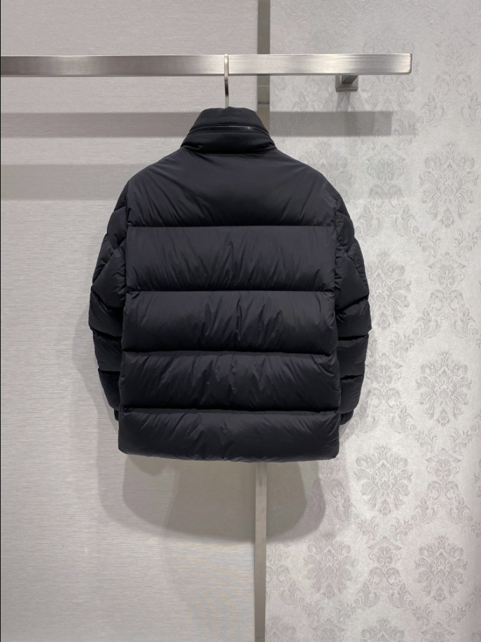MONCLER Short Down Black Coat - MC147