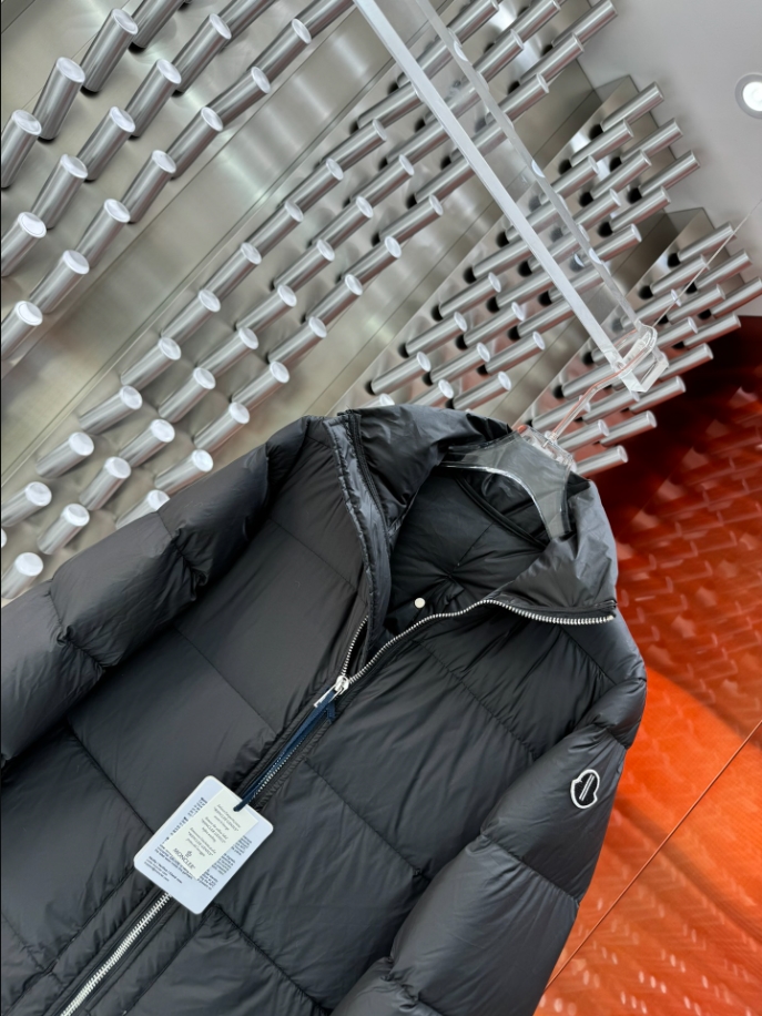 MONCLER Owens Cyclopic Puffer Black Coat - MC144