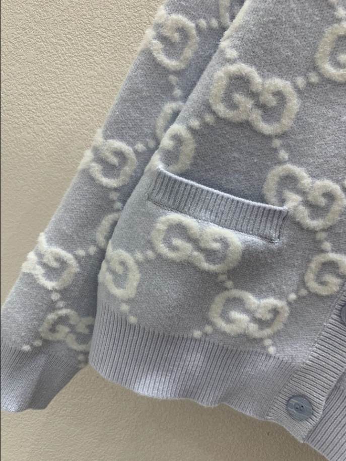 GUCCI Stitch Blue V-neck Knitwear - GCK057