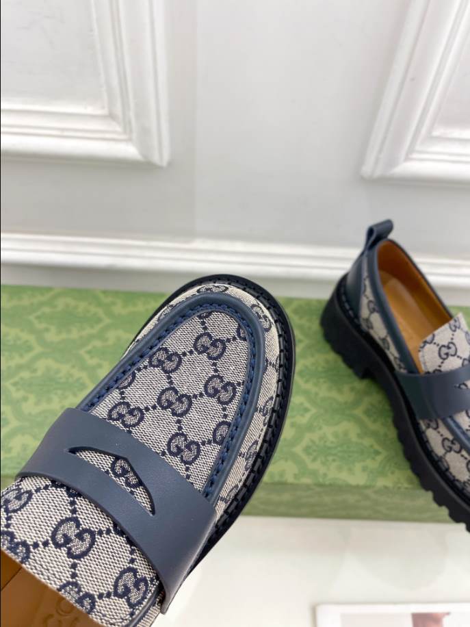 Gucci Jordaan Blue Embroidered Leather Loafer - GL078