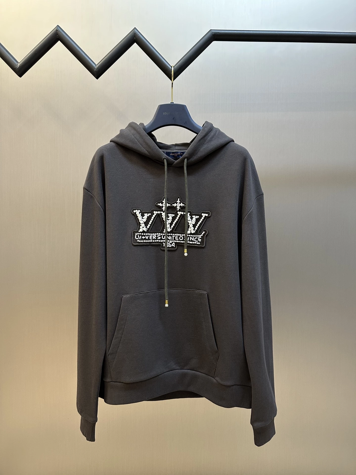 LOUIS VUITTON DAMIER PULLOVER WITH PEARL SIGNATURE - LVC052 LOUIS VUITTON DAMIER PULLOVER WITH PEARL SIGNATURE