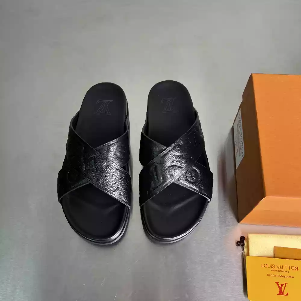 SLIPPERS'S – TAGGED "2" – DOWNTOWN - LVSD065 SLIPPERS'S – TAGGED "2" – DOWNTOWN