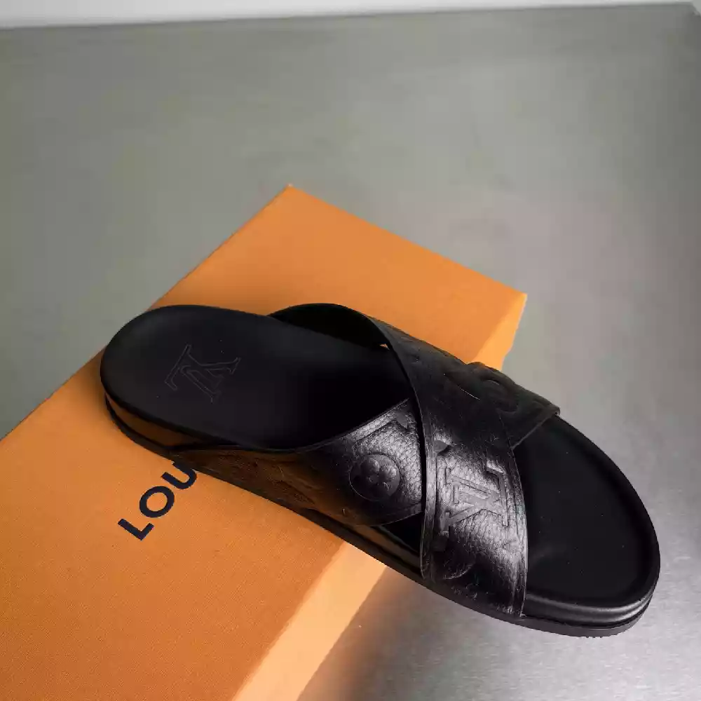 SLIPPERS'S – TAGGED "2" – DOWNTOWN - LVSD065 SLIPPERS'S – TAGGED "2" – DOWNTOWN