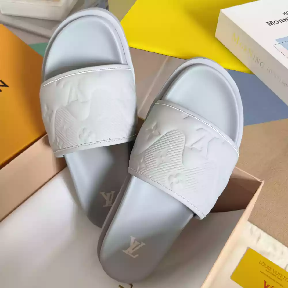 LOUIS VUITTON WHITE SLIPPERS SLIDES - LVSD061 LOUIS VUITTON WHITE SLIPPERS SLIDES - LVSD048