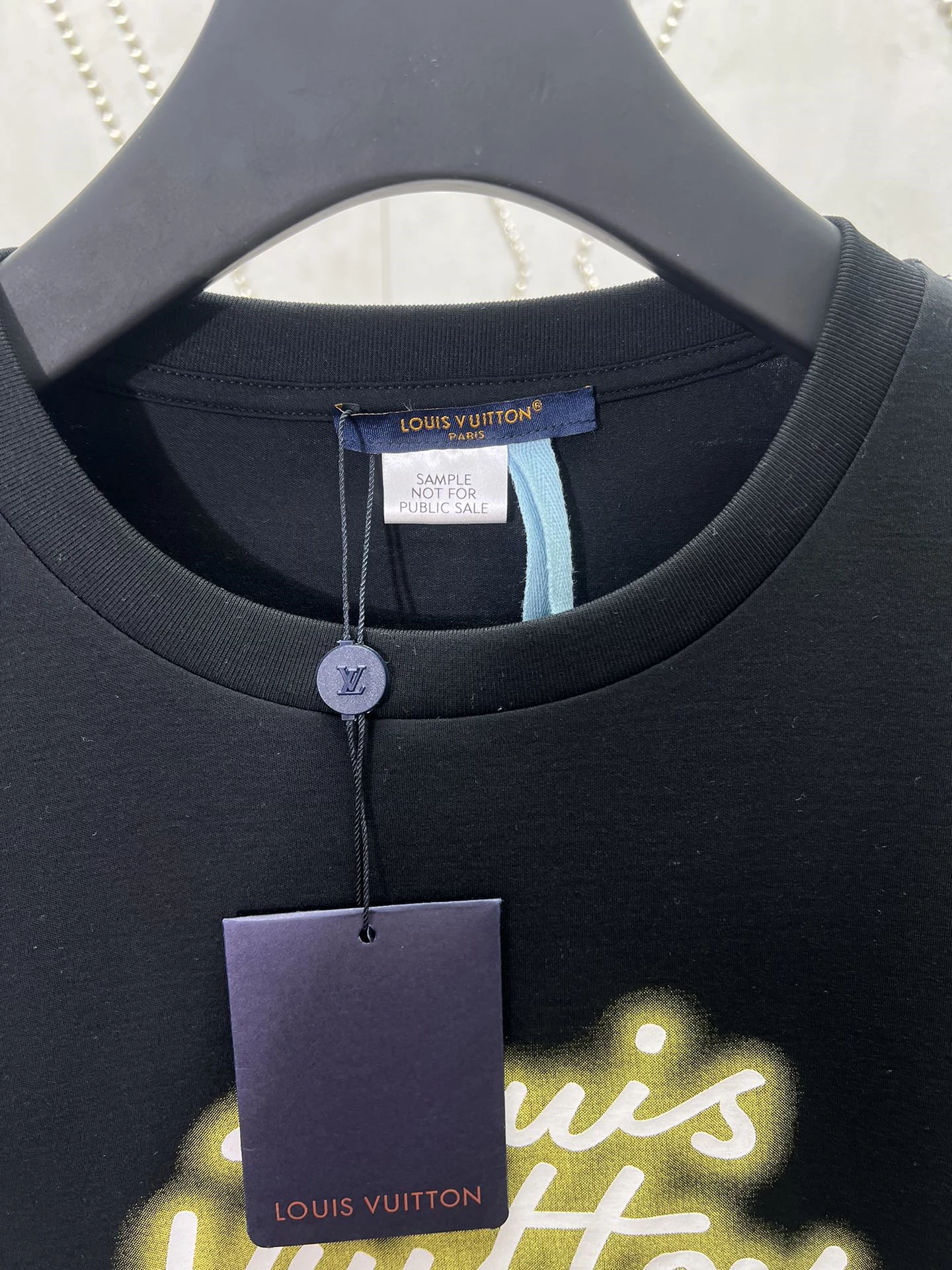 GLOW SIGNATURE T-SHIRT IN BLACK - LVC055 GLOW SIGNATURE T-SHIRT IN BLACK