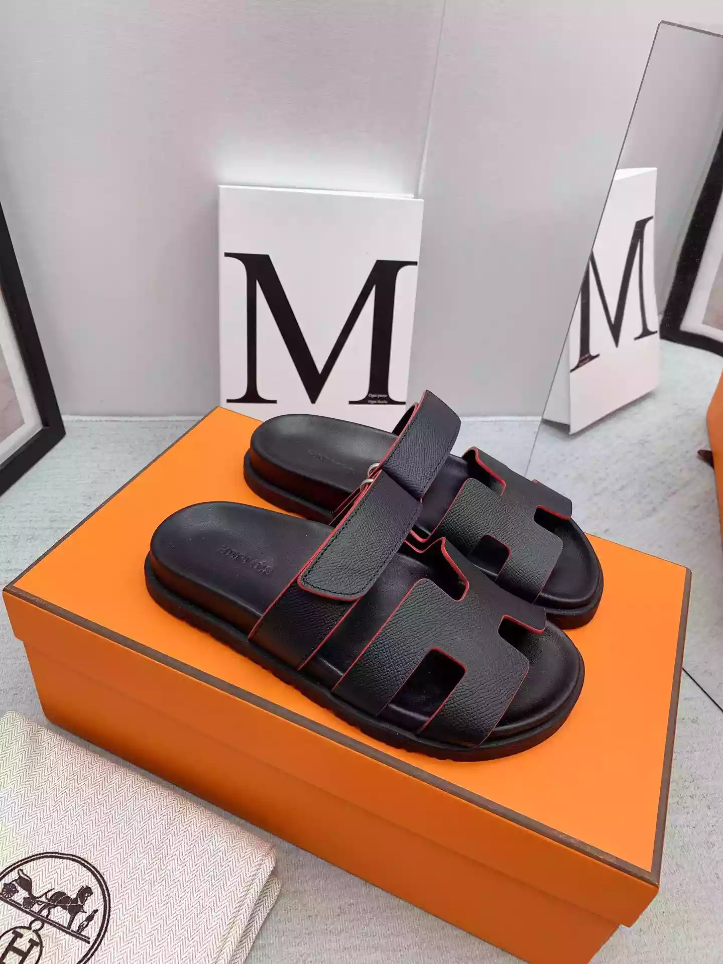 HERMES MEN'S CHYPRE SANDALS IN BLACK EPSOM CALFSKIN - HMSD009