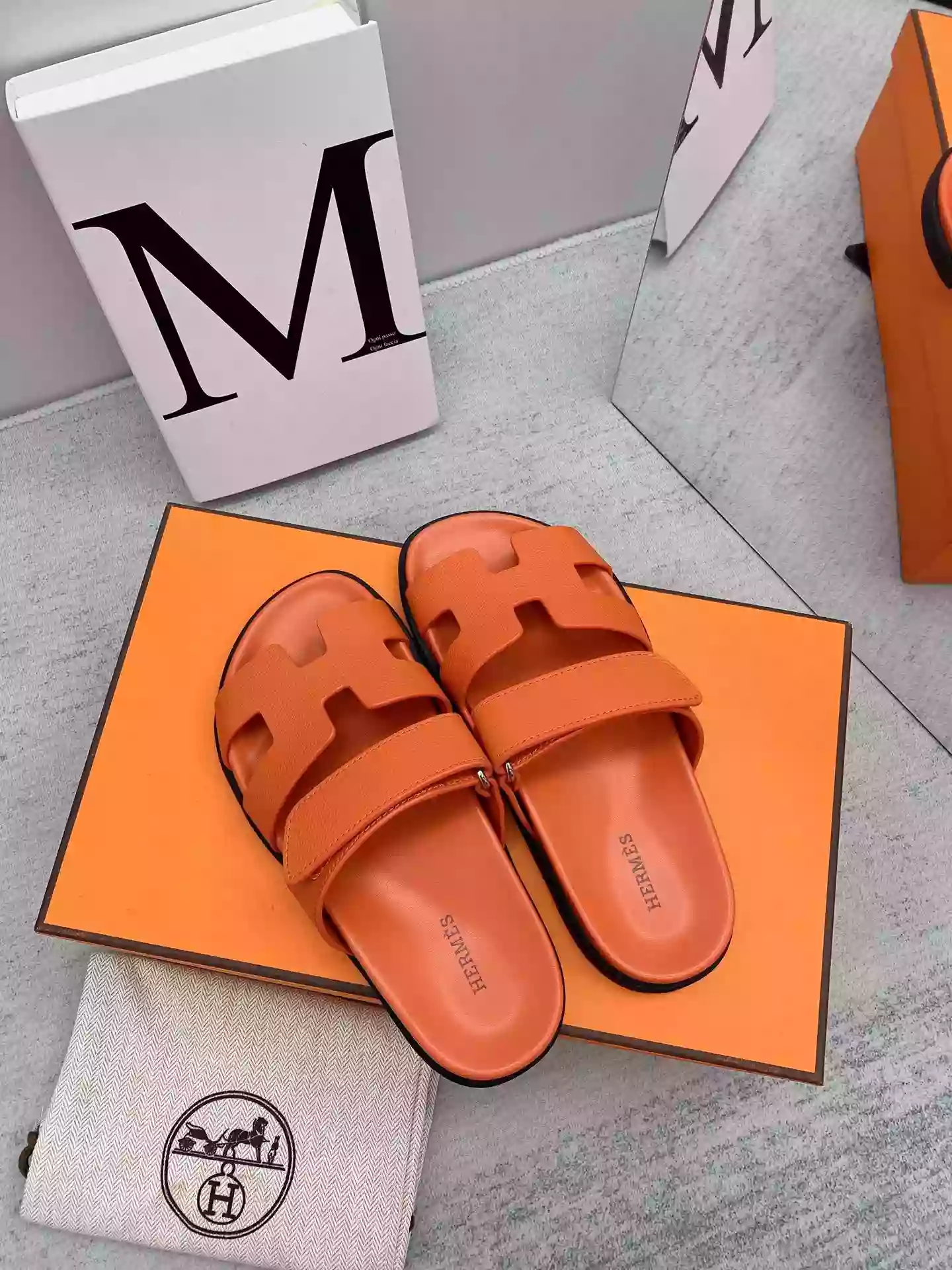 HERMES MEN'S CHYPRE SANDALS IN ORANGE EPSOM CALFSKI - HMSD001