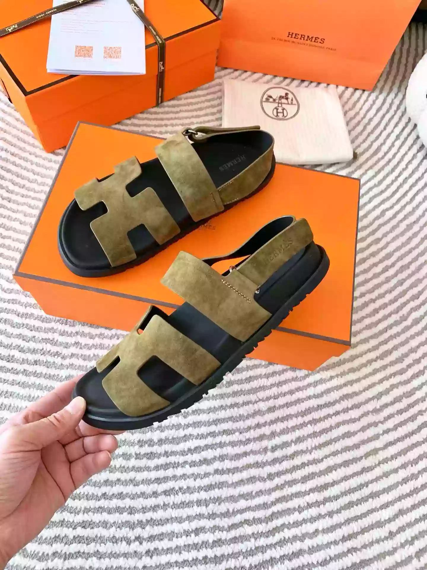 HERMES MEN'S GENIUS SANDALS IN GREEN SUEDE CALFSKIN - HMSD005