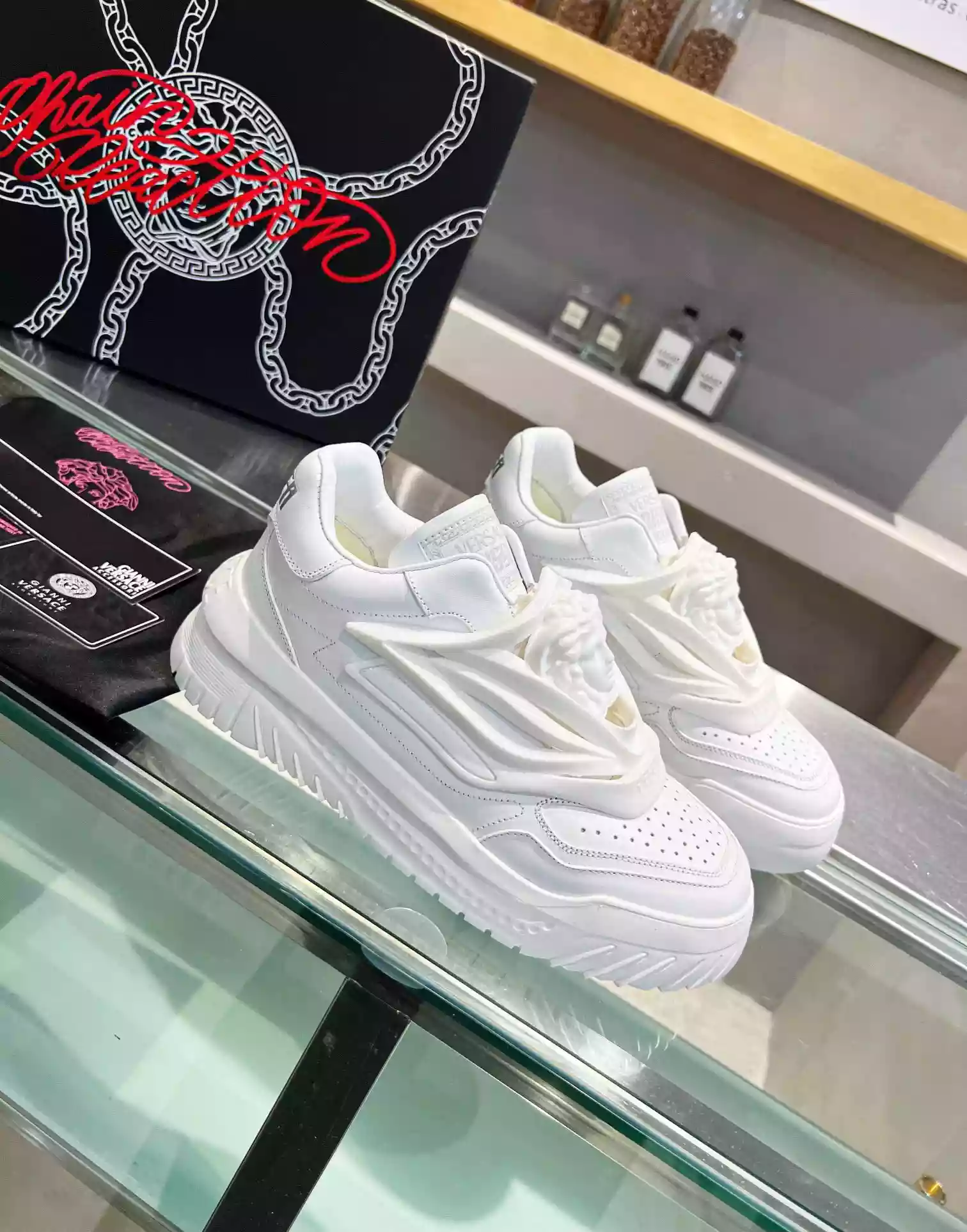 VERSACE WOMEN'S ODISSEA SNEAKERS IN WHITE LEATHER - VSS020