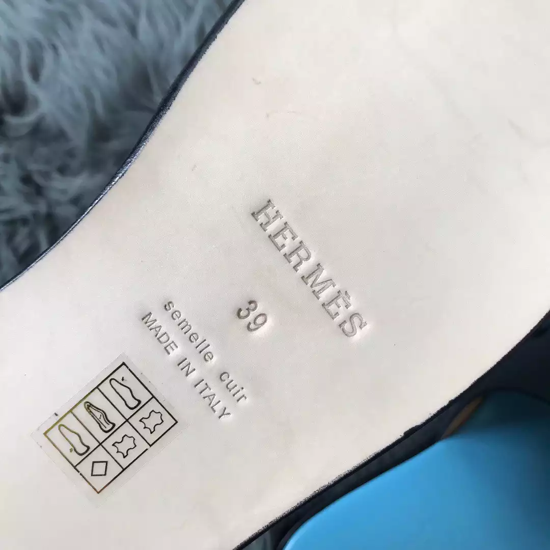 HERMES MEN'S IZMIR SANDALS IN BLACK EPSOM CALFSKIN - HMSD028