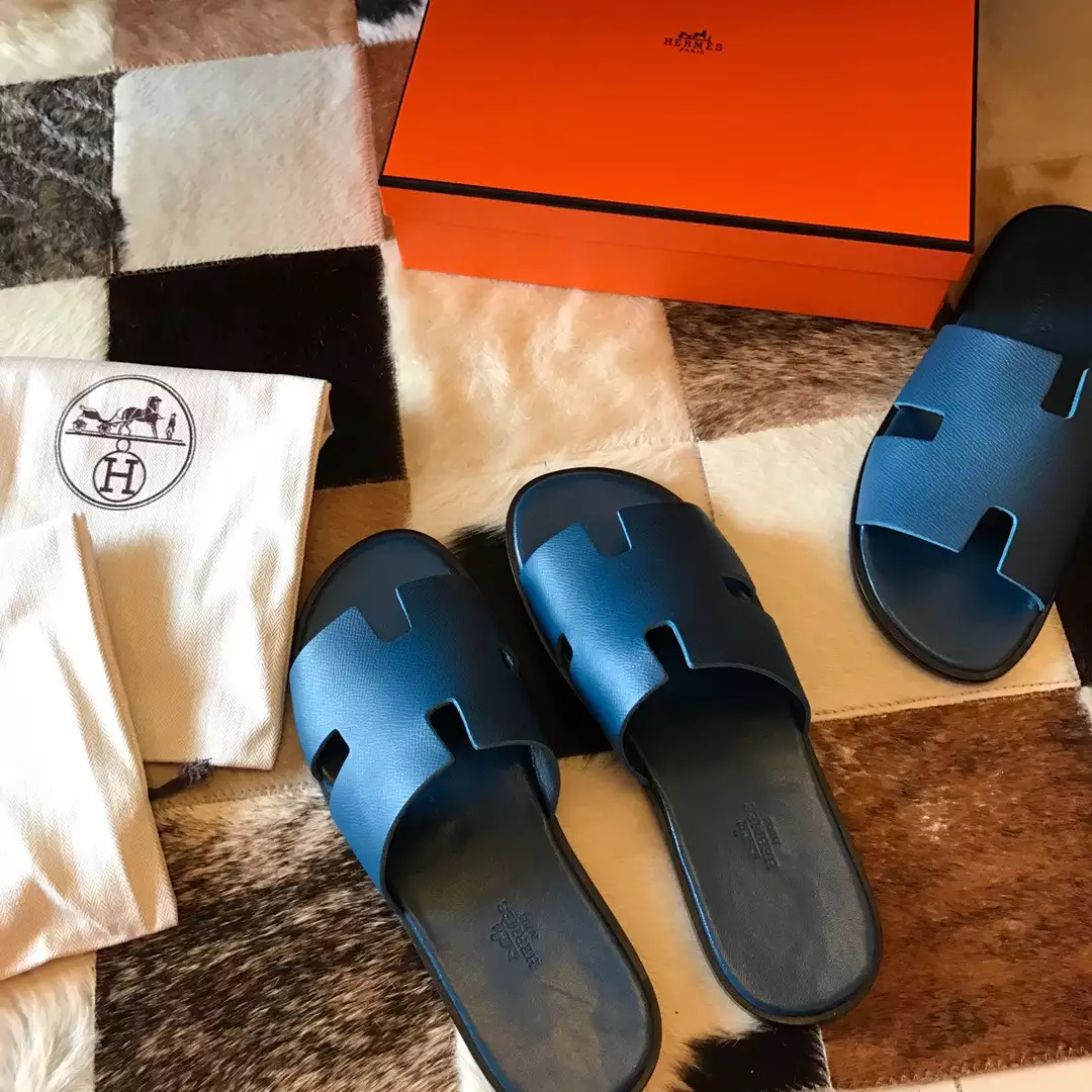 HERMES MEN'S IZMIR SANDALS IN COLVERT EPSOM CALFSKIN - HMSD025