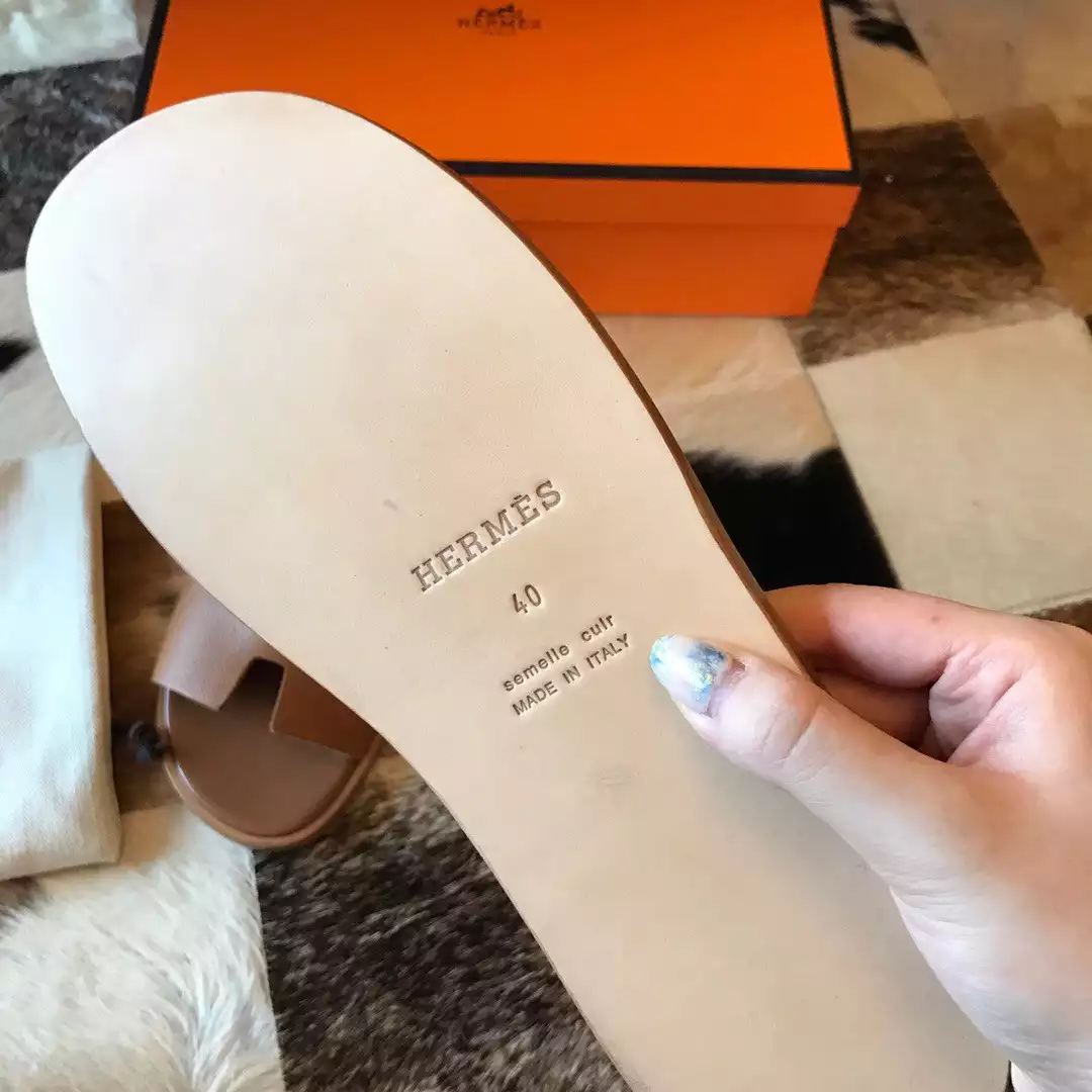 HERMES MEN'S IZMIR SANDALS IN GOLD EPSOM CALFSKIN - HMSD026