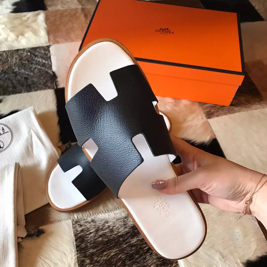 HERMES MEN'S IZMIR SANDALS IN NOIR EPSOM CALFSKIN - HMSD029