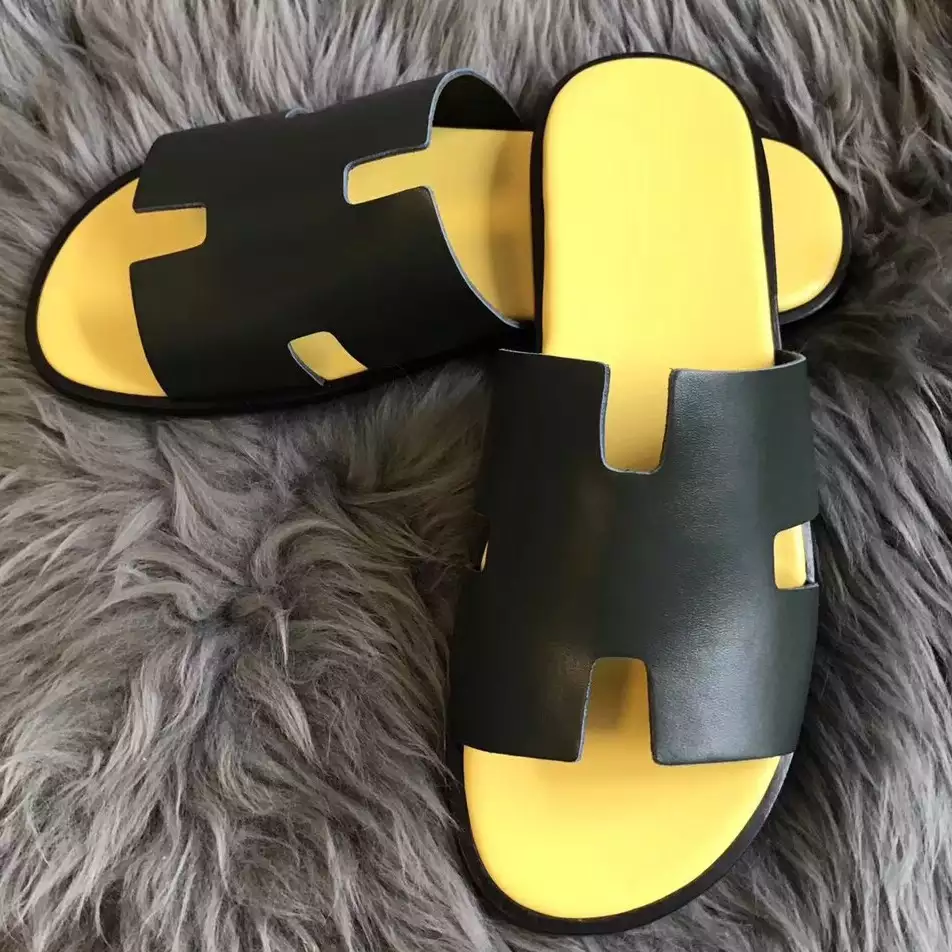 HERMES MEN'S IZMIR SANDALS IN NOIR SWIFT CALFSKIN - HMSD018