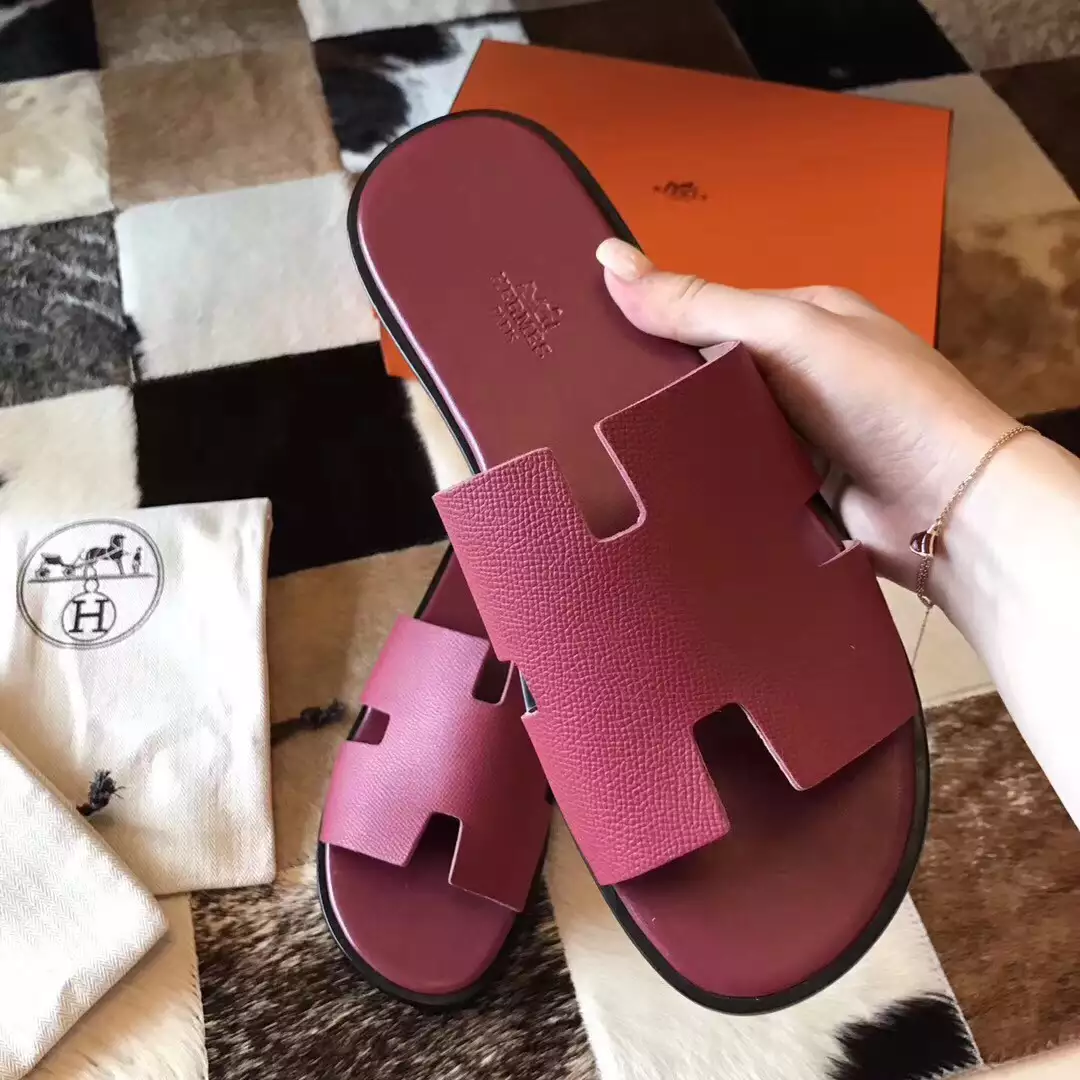 HERMES MEN'S IZMIR SANDALS IN RUBY EPSOM CALFSKIN - HMSD031