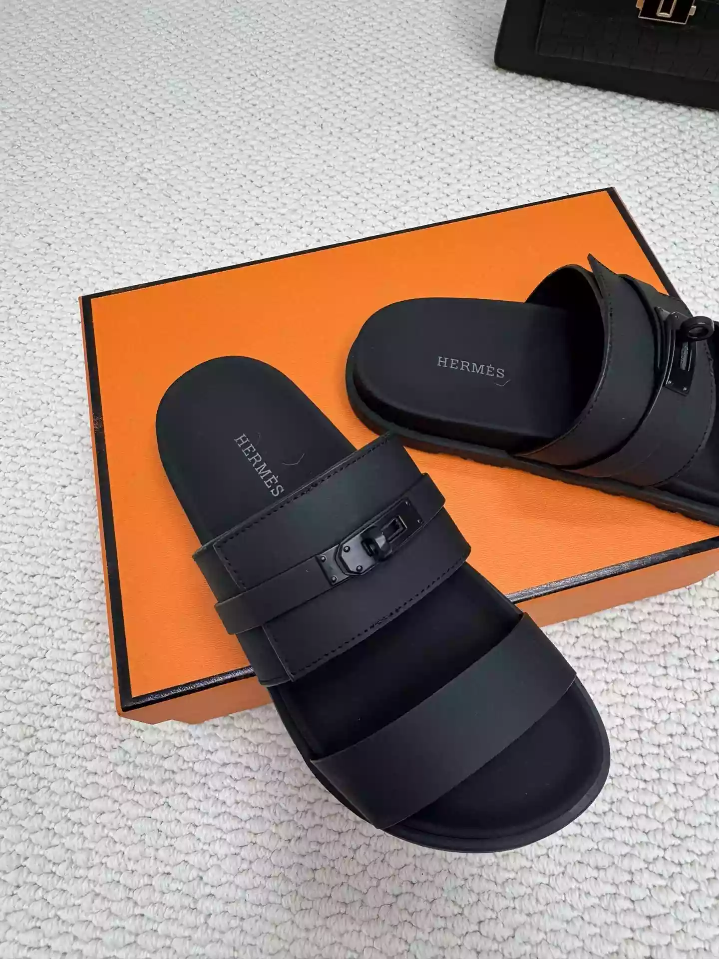 HERMES MEN'S JACKSON SANDAL IN BLACK CALFSKIN - HMSD042