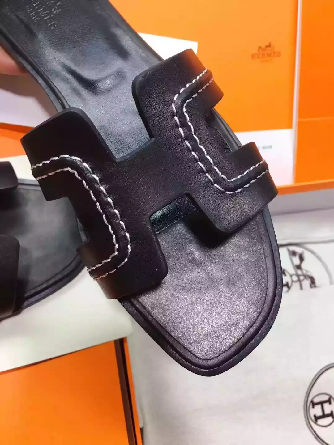 HERMES ORAN SLIDE SANDALS IN BLACK LEATHER WITH STITCHED - HMSD044