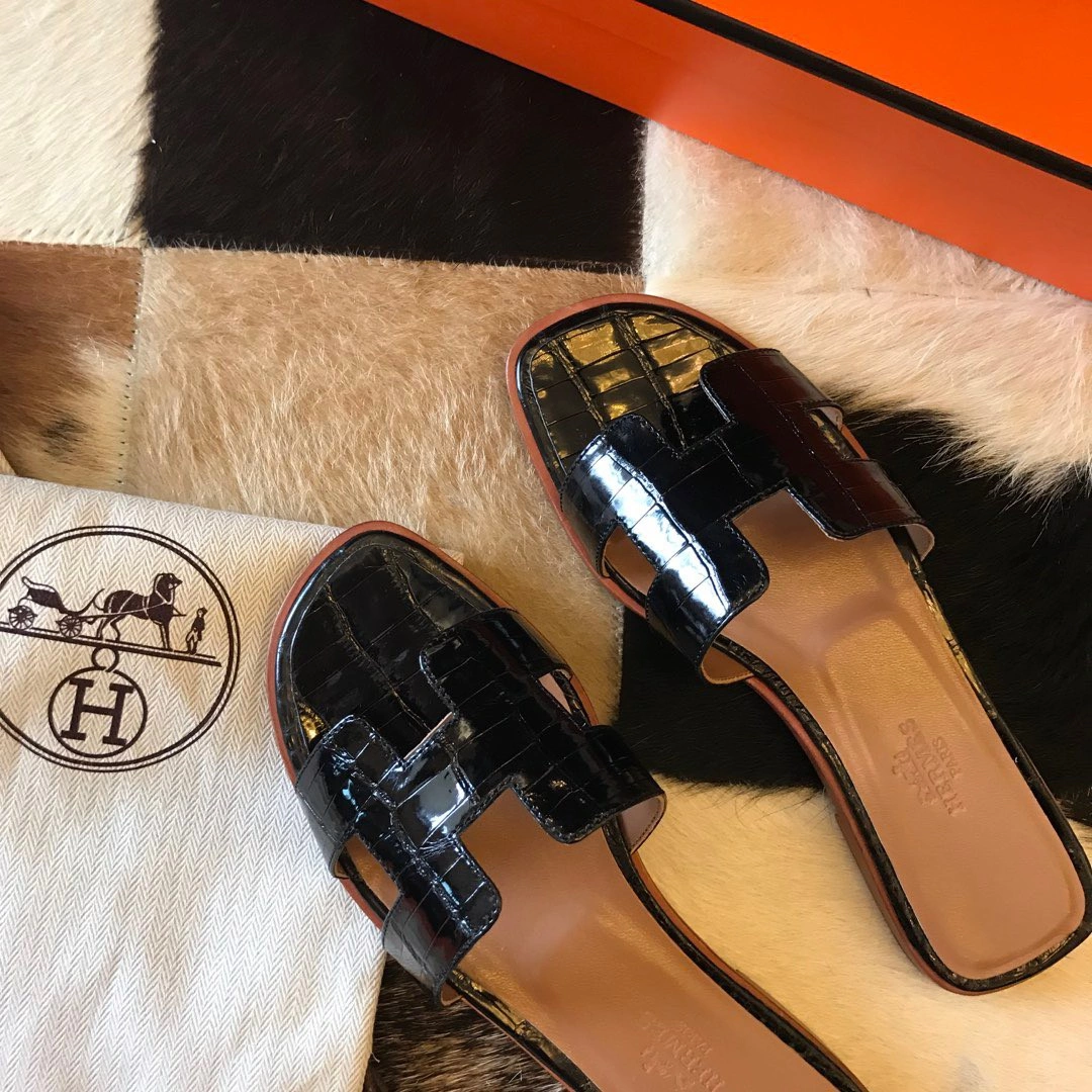 HERMES ORAN SLIDE SANDALS IN BLACK SHINY NILOTICUS CROCODILE SKIN - HMSD046