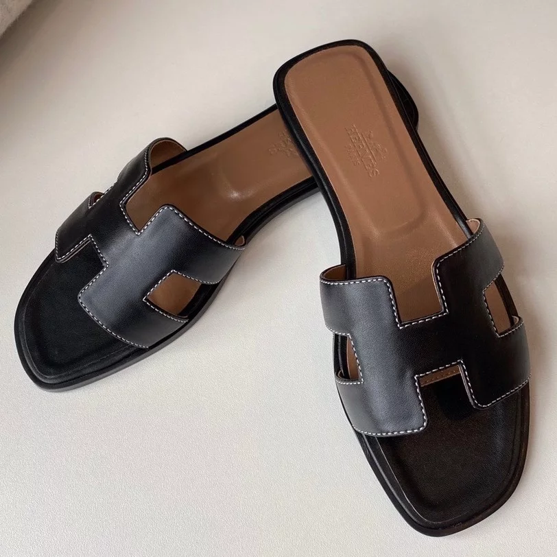 HERMES ORAN SLIDE SANDALS IN BLACK SWIFT CALFSKIN - HMSD117