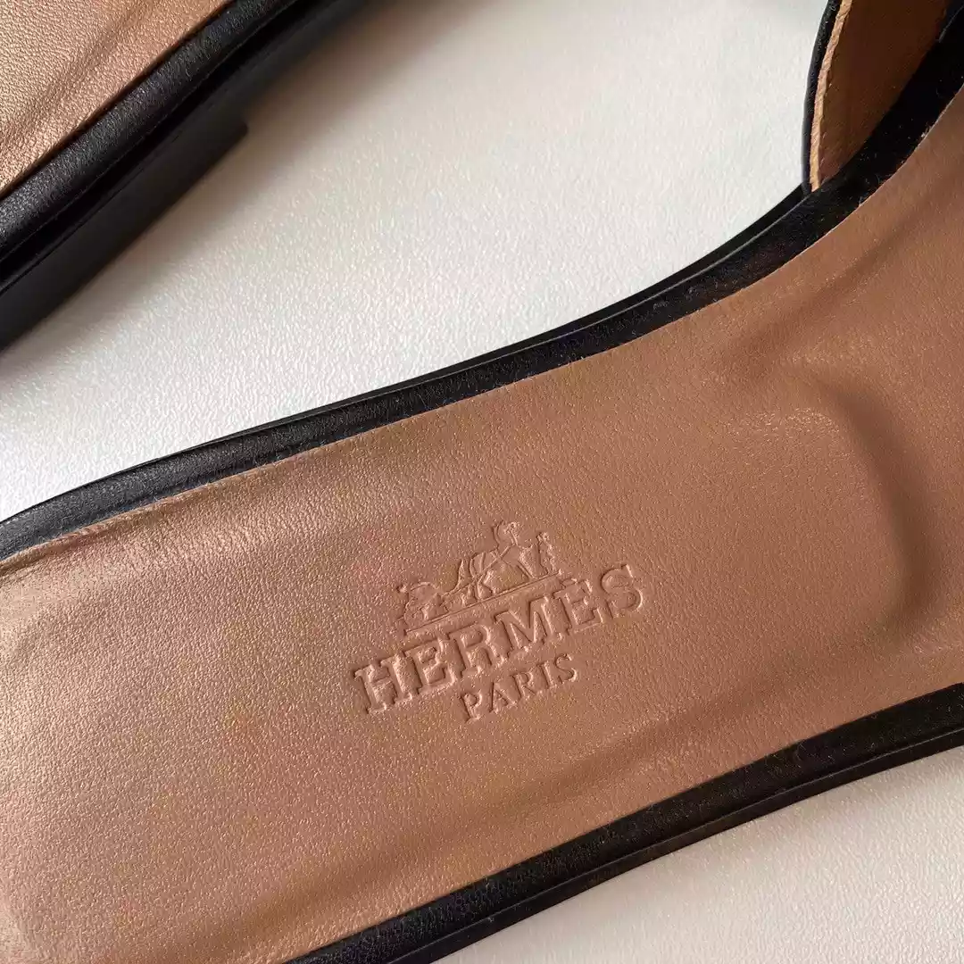 HERMES ORAN SLIDE SANDALS IN BLACK SWIFT CALFSKIN - HMSD117