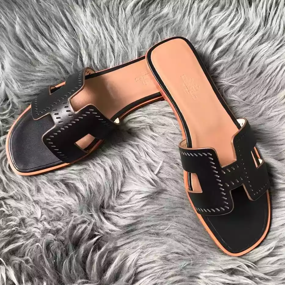 HERMES ORAN SLIDE SANDALS IN BLACK SWIFT PERFORATED CALFSKIN - HMSD100