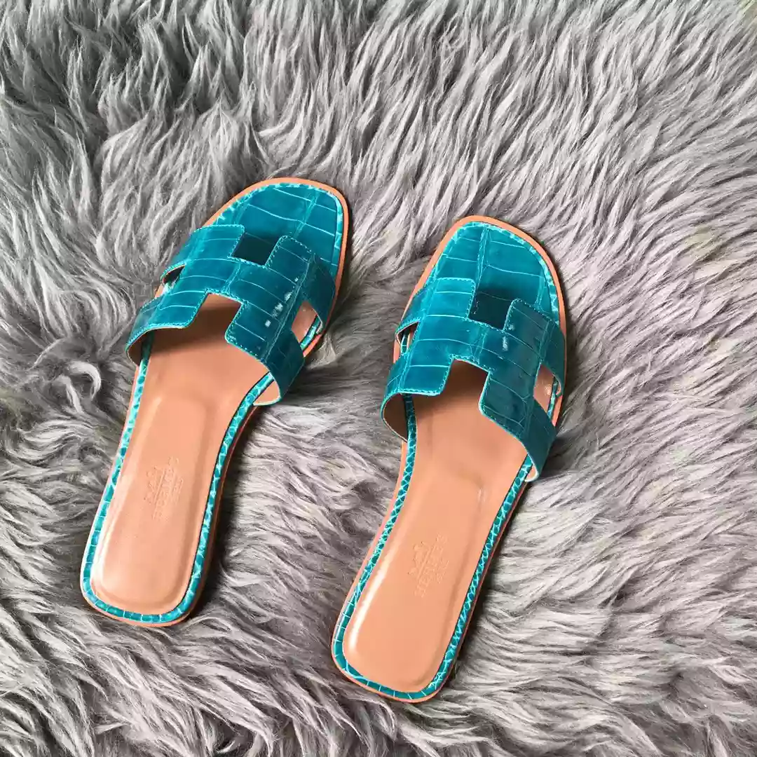 HERMES ORAN SLIDE SANDALS IN BLUE PAON SHINY NILOTICUS CROCODILE SKIN - HMSD061