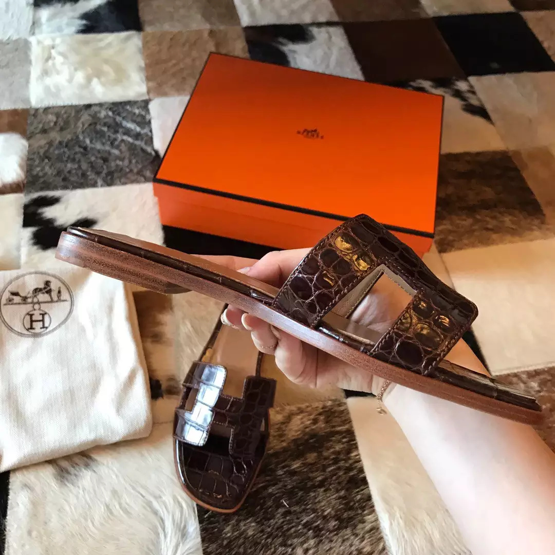 HERMES ORAN SLIDE SANDALS IN BURGUNDY SHINY NILOTICUS CROCODILE SKIN - HMSD049