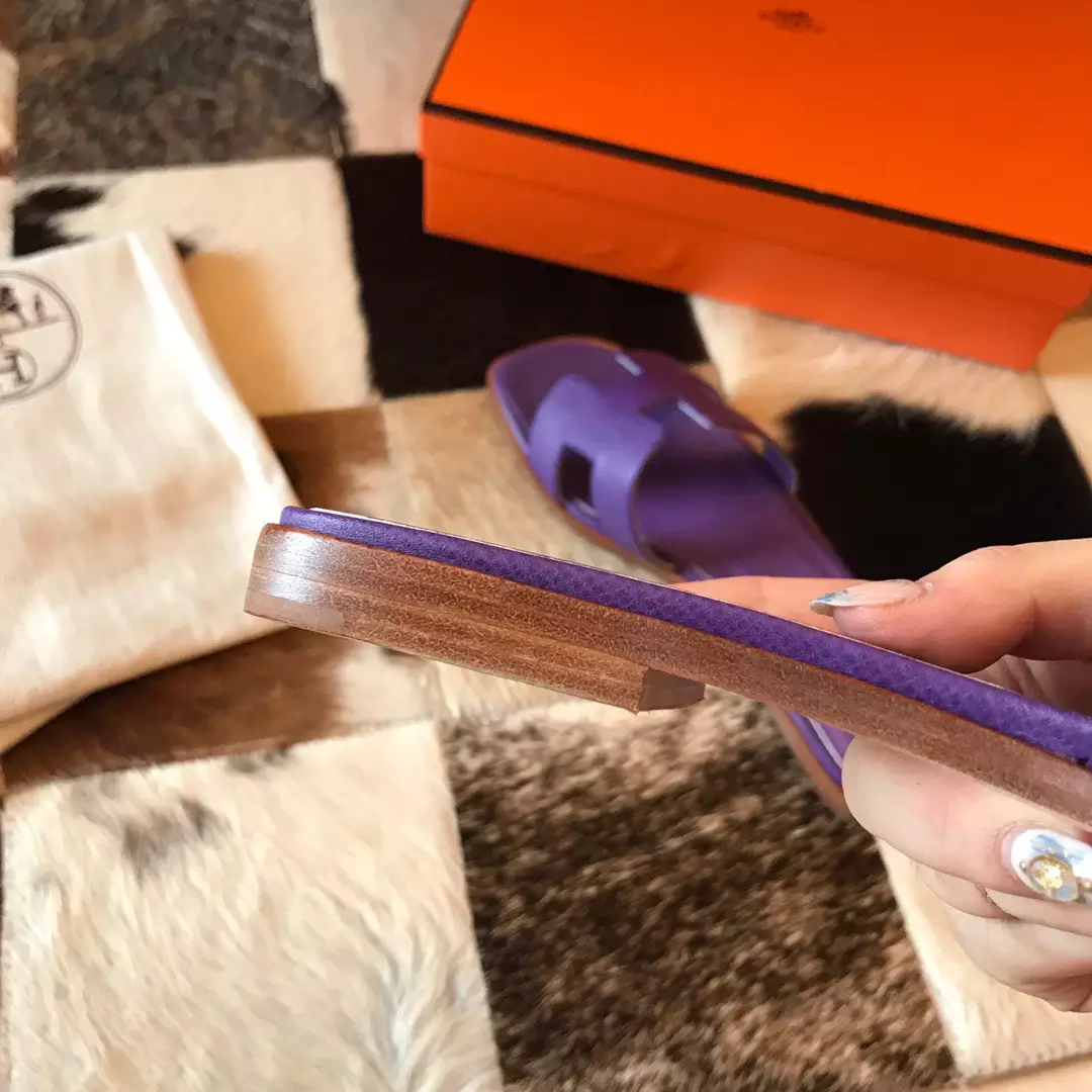 HERMES ORAN SLIDE SANDALS IN CROCUS EPSOM CALFSKIN - HMSD072