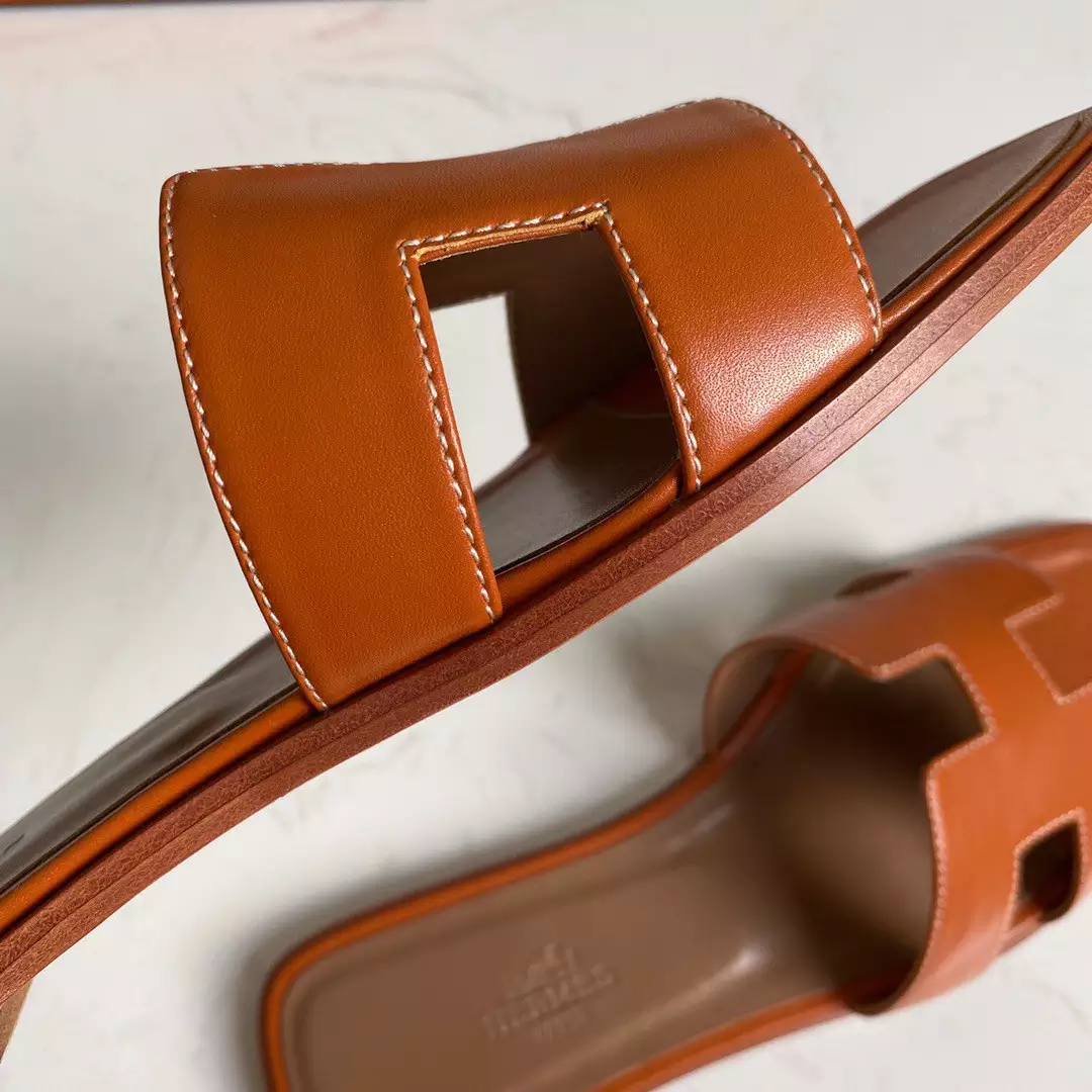 HERMES ORAN SLIDE SANDALS IN GOLD SWIFT CALFSKIN - HMSD114