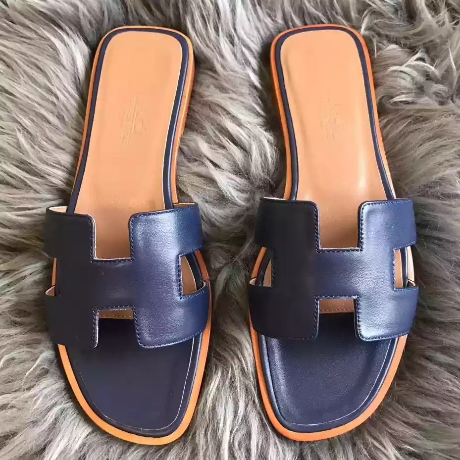 HERMES ORAN SLIDE SANDALS IN NAVY BLUE SWIFT CALFSKIN - HMSD126