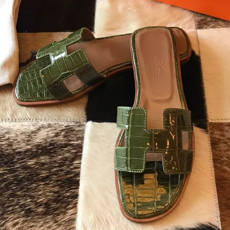 HERMES ORAN SLIDE SANDALS IN OLIVE SHINY NILOTICUS CROCODILE SKIN - HMSD058