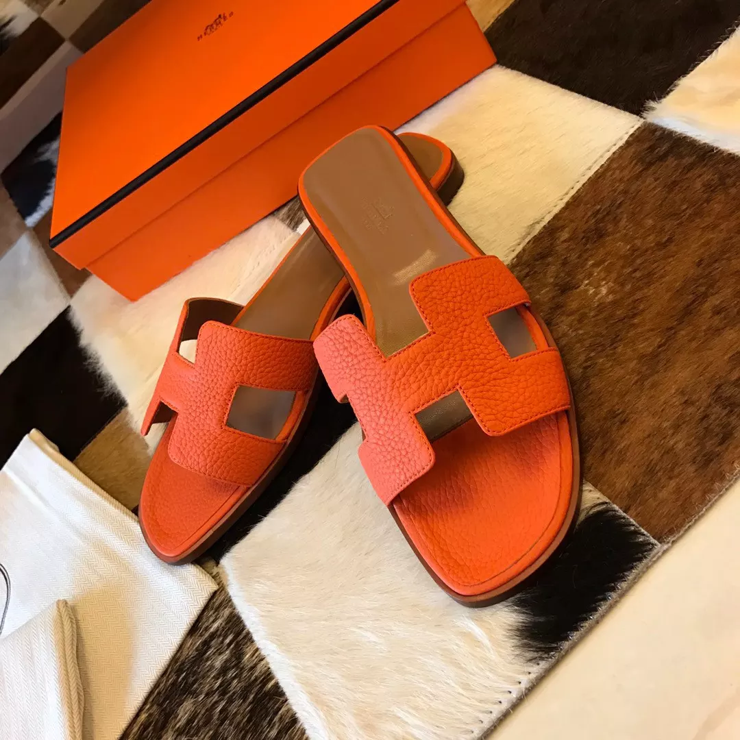 HERMES ORAN SLIDE SANDALS IN ORANGE CLEMENCE LEATHER - HMSD111