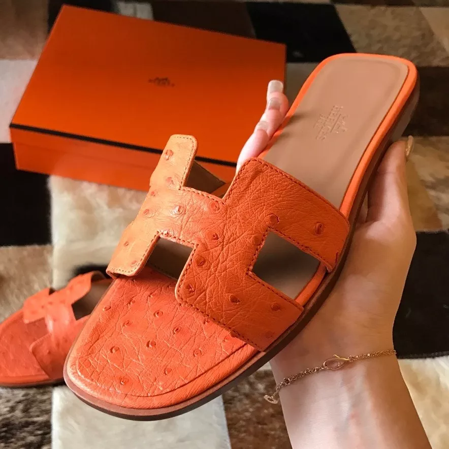 HERMES ORAN SLIDE SANDALS IN ORANGE OSTRICH LEATHER - HMSD067