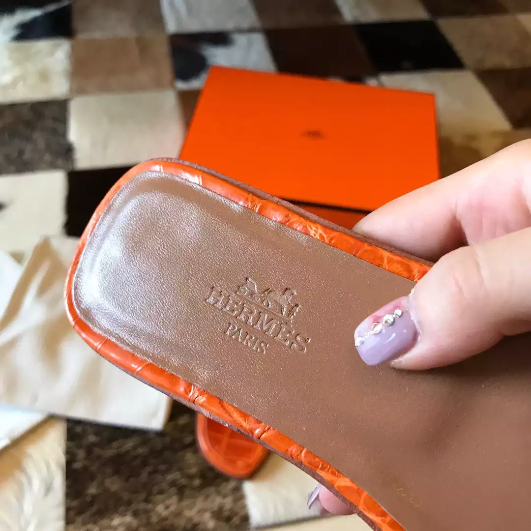 HERMES ORAN SLIDE SANDALS IN ORANGE SHINY NILOTICUS CROCODILE SKIN - HMSD051