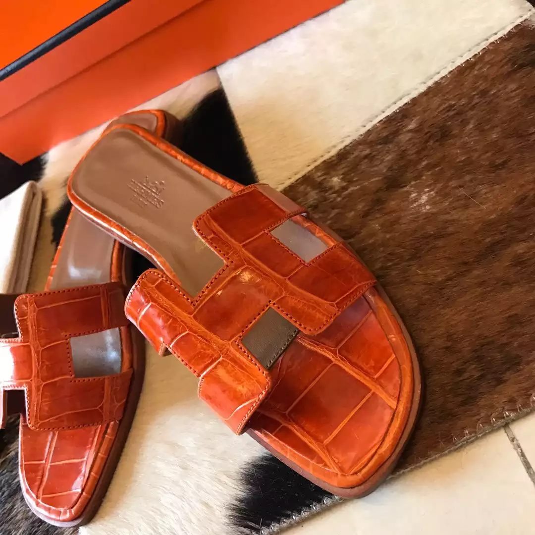 HERMES ORAN SLIDE SANDALS IN ORANGE SHINY NILOTICUS CROCODILE SKIN - HMSD051